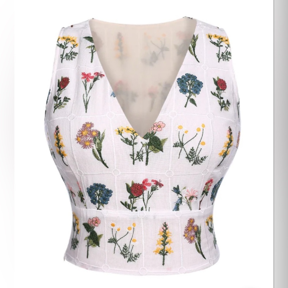 WHITE FLORAL EMBROIDERY CROP TOP